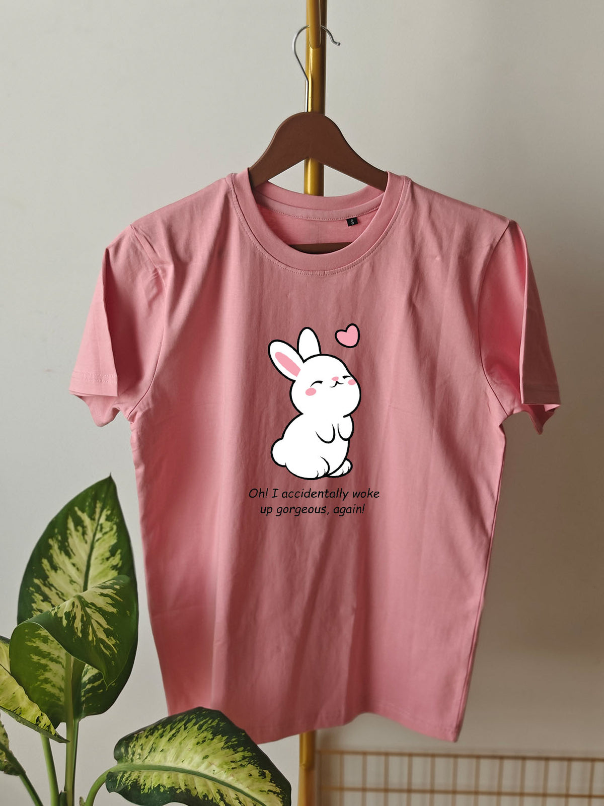 GORGEOUS BUNNY : Unisex Regular T-shirt