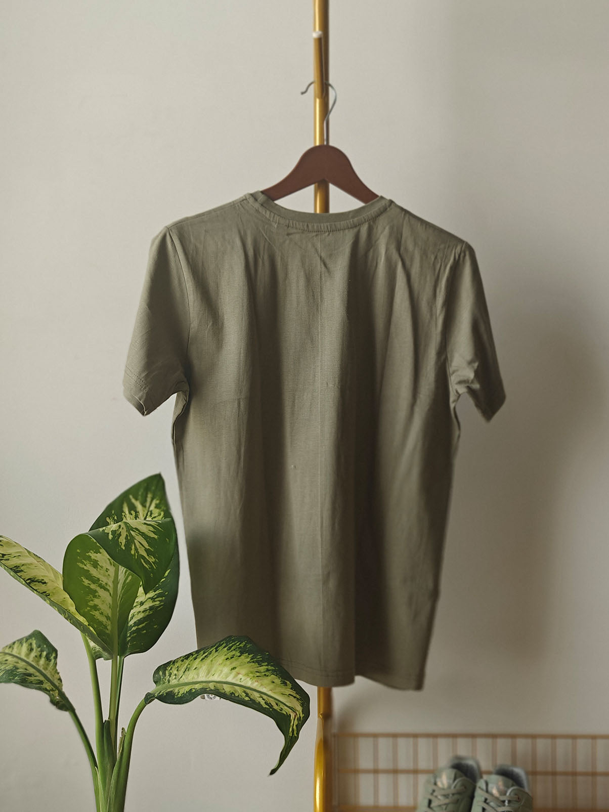 Solid Mint Green : Unisex Regular T-shirt