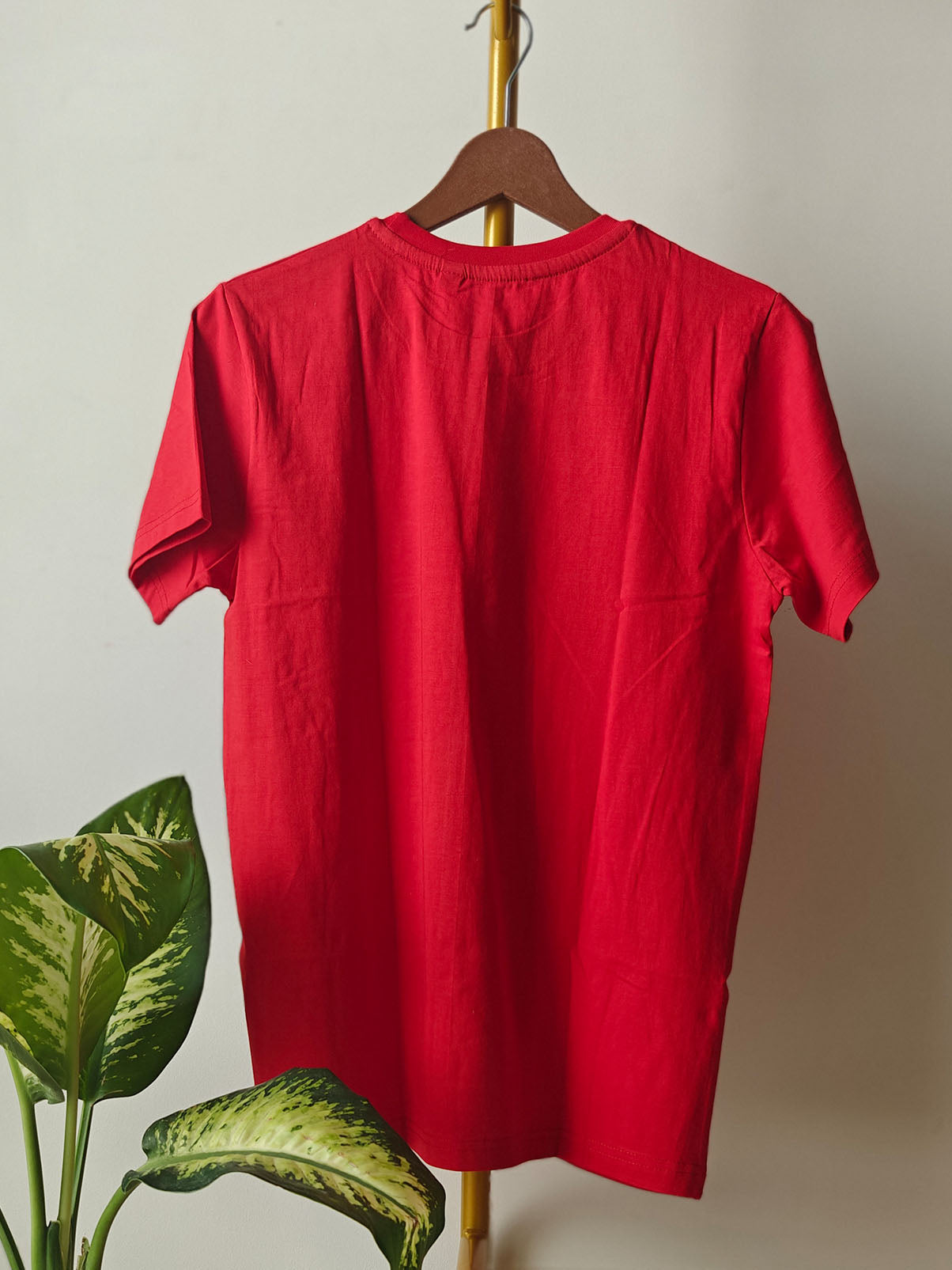 Solid Red : Unisex Regular T-shirt
