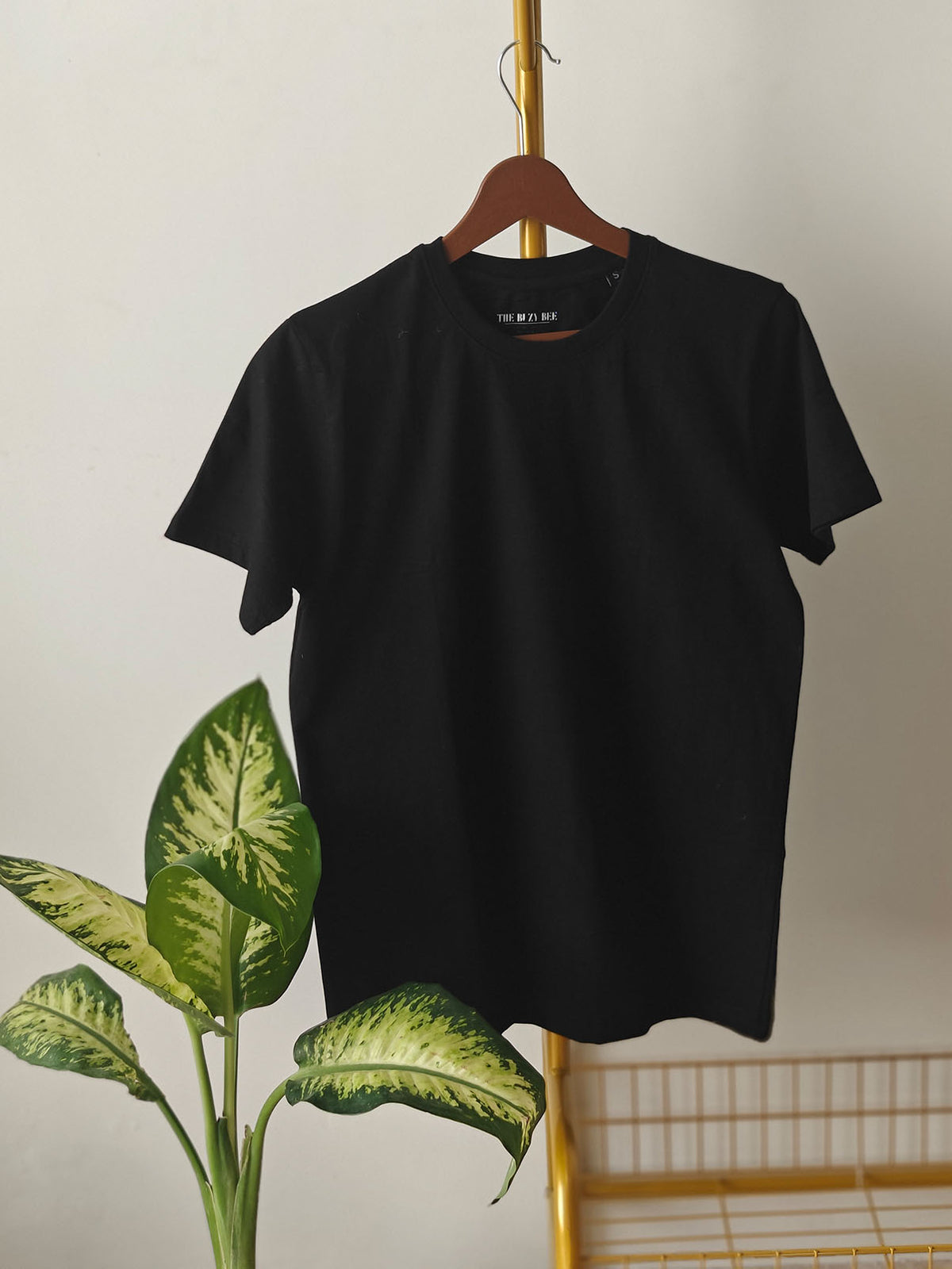Solid Black : Unisex Regular T-shirt