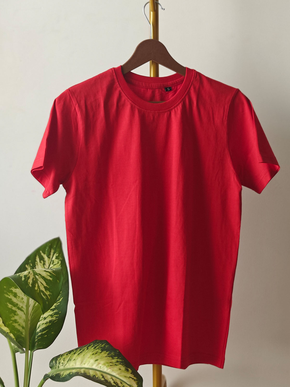 Solid Red : Unisex Regular T-shirt