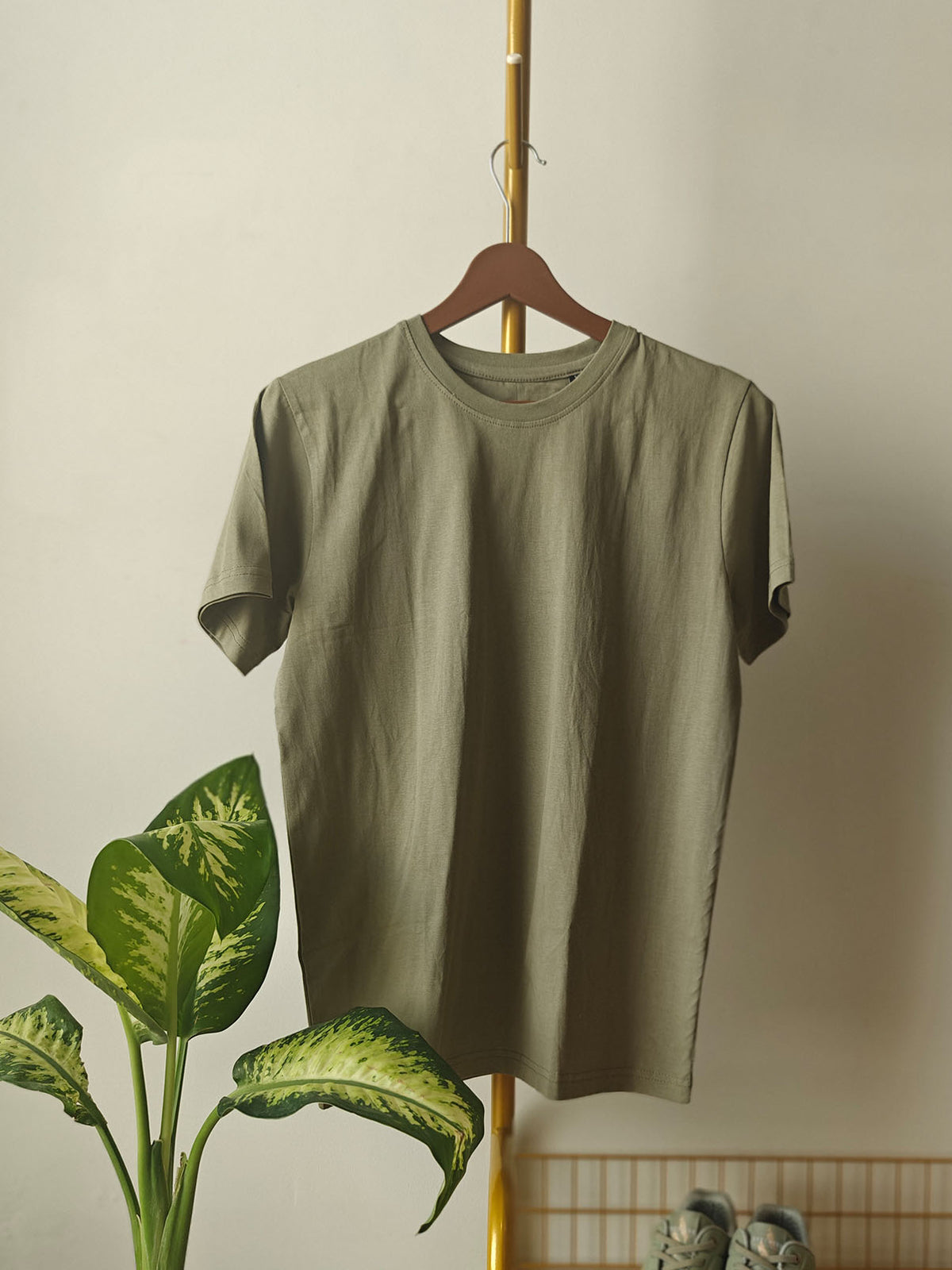 Solid Mint Green : Unisex Regular T-shirt