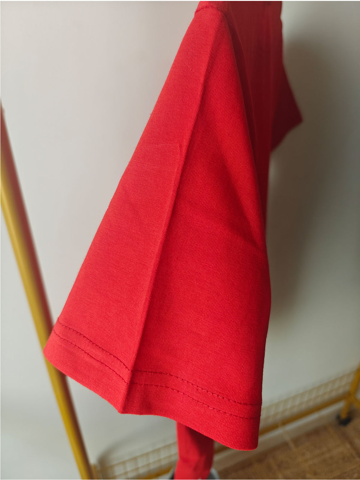 Solid Red : Unisex Regular T-shirt